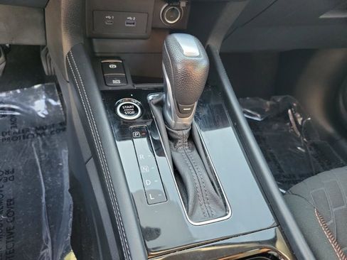Used 2021 Nissan Kicks SR FWD image 32