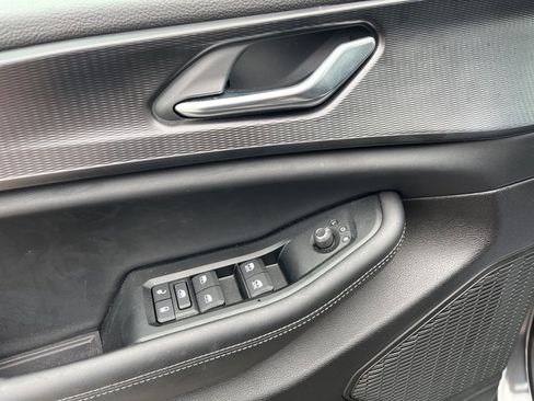 Used 2025 Jeep Grand Cherokee Laredo X image 23