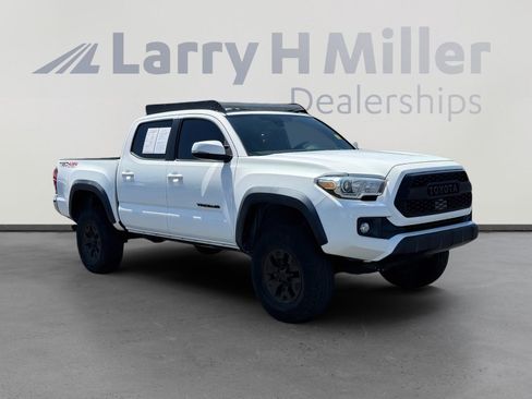 Used 2018 Toyota Tacoma TRD Off-Road AWD/4WD image 7