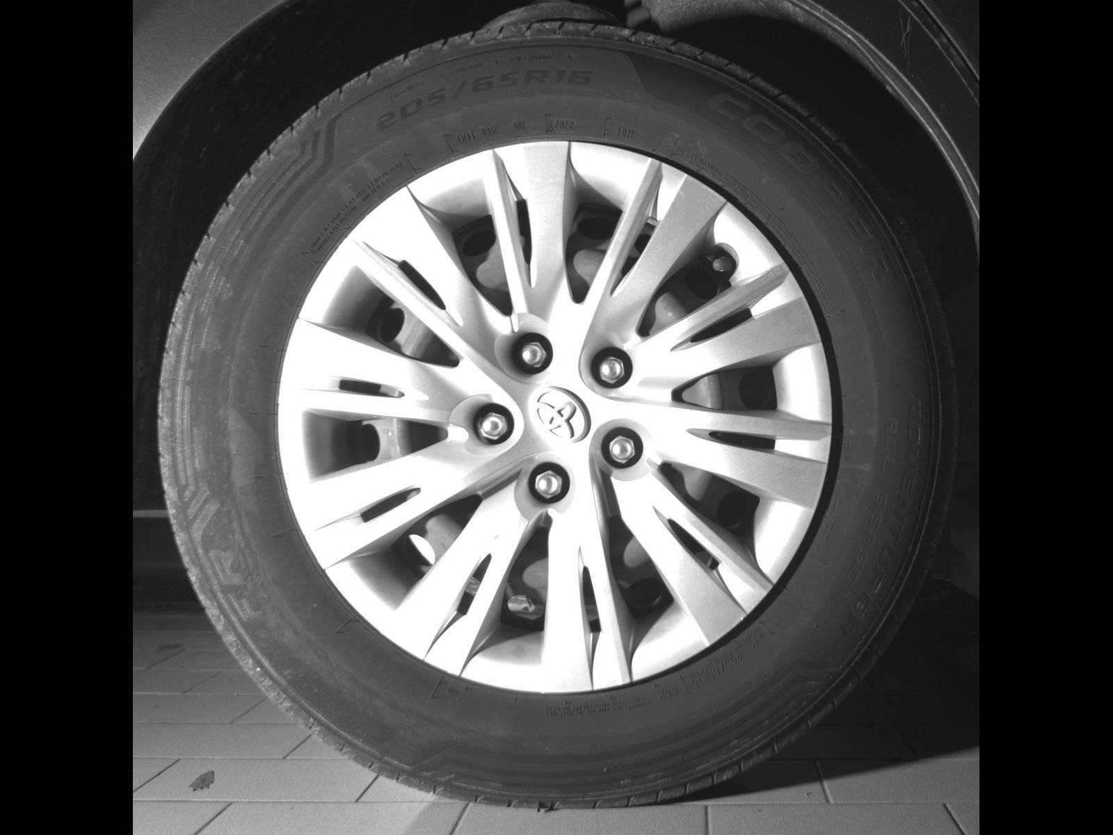 Used 2014 Toyota Camry LE FWD image 26
