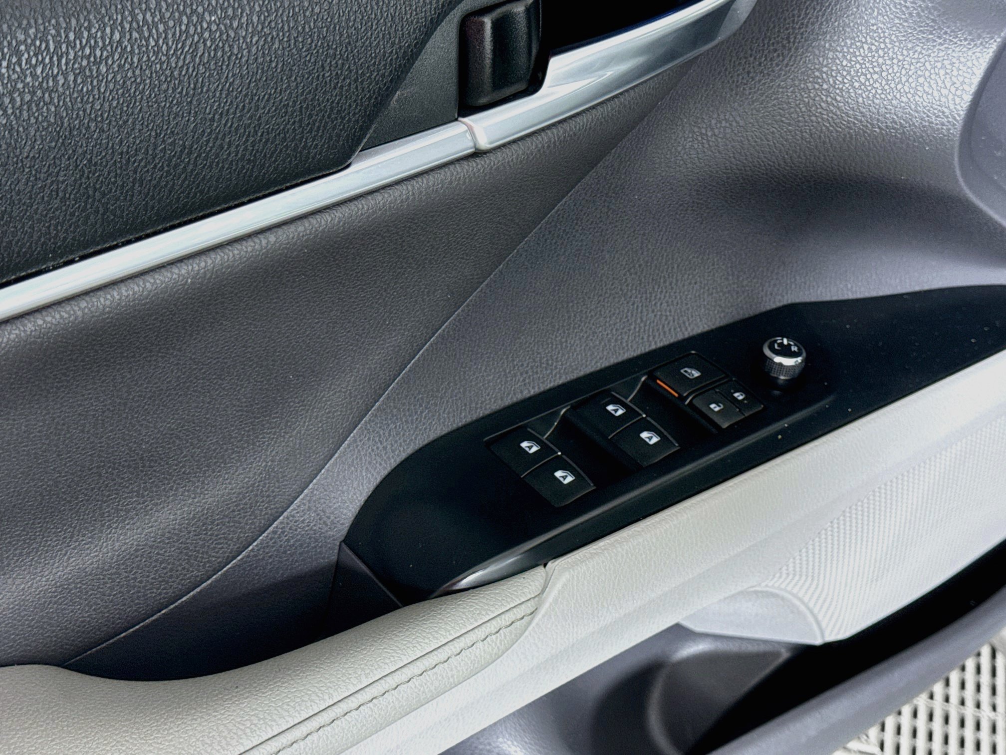 Certified 2020 Toyota Camry XLE w/ Navigation Package FWD image 20