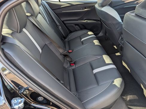 Used 2026 Toyota Camry SE image 5