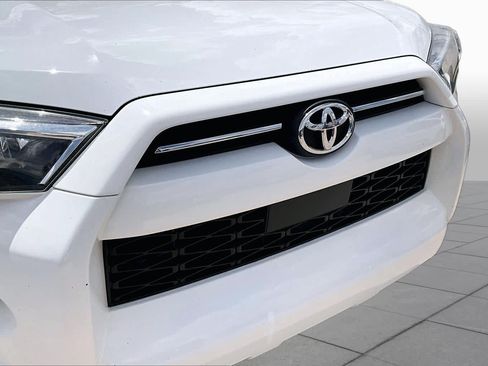 Used 2021 Toyota 4Runner SR5 Premium w/ Moonroof Package RWD image 29