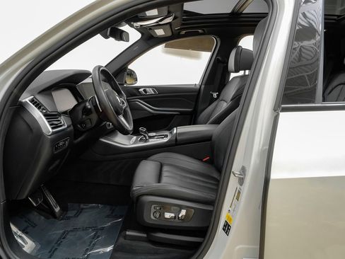 Used 2019 BMW X5 xDrive40i w/ M Sport Package image 4