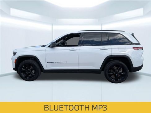 Certified 2023 Jeep Grand Cherokee Altitude AWD/4WD image 2