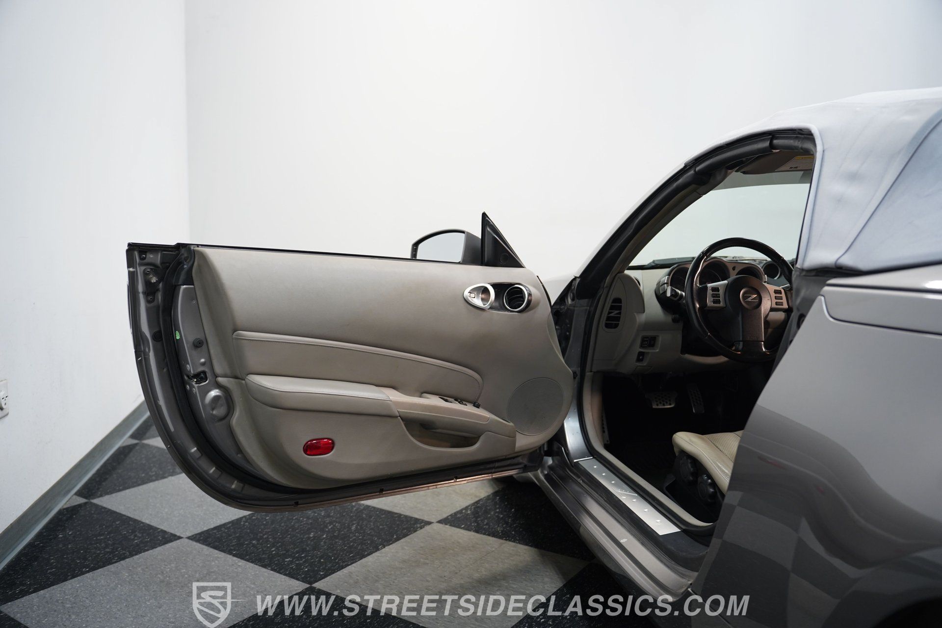 Used 2007 Nissan 350Z Touring RWD image 36