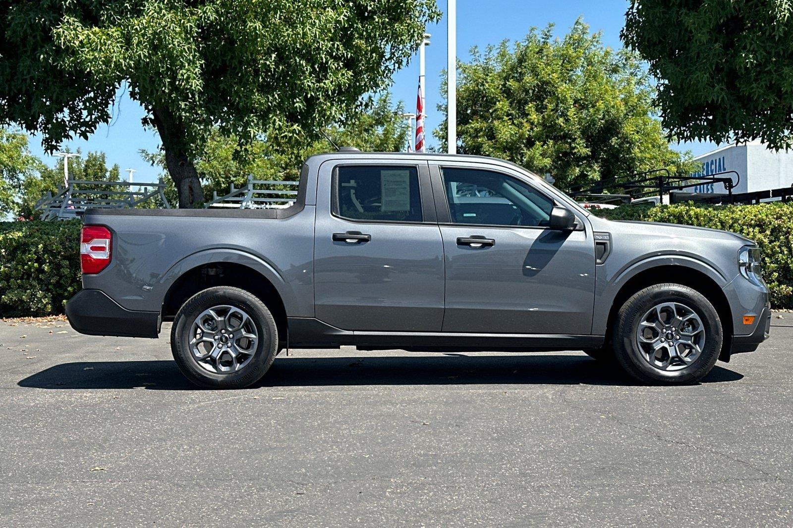 Used 2025 Ford Maverick XLT FWD image 2