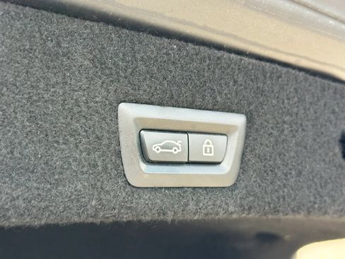 Used 2018 BMW 750i RWD image 31
