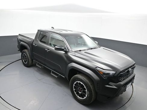 Certified 2025 Toyota Tacoma TRD Off-Road image 36