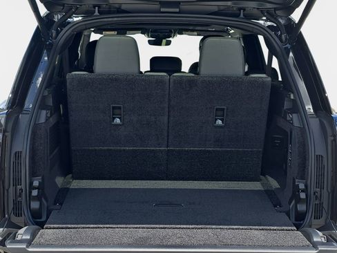 New 2026 Land Rover Range Rover Long Wheelbase SE AWD/4WD image 14