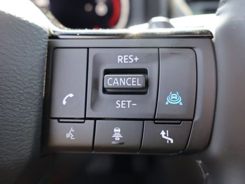 Used 2025 Nissan Rogue SL w/ Tech Package AWD/4WD image 31
