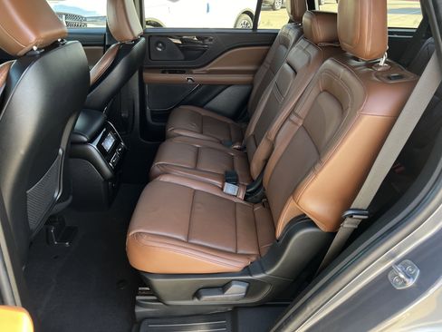 Used 2022 Lincoln Aviator Reserve w/ Elements Package Plus image 32