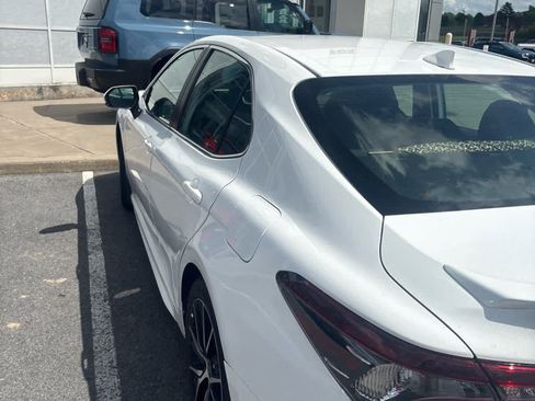 Used 2023 Toyota Camry SE FWD image 6