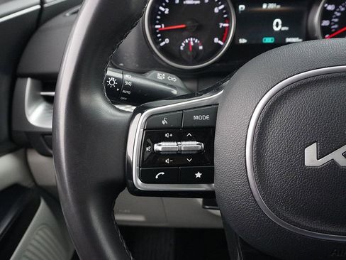 Used 2024 Kia Carnival LX FWD image 38