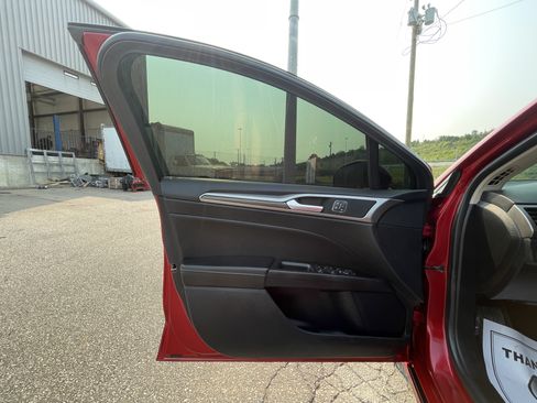 Used 2020 Ford Fusion SEL FWD image 23