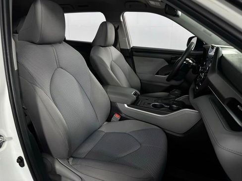 Used 2020 Toyota Highlander L image 15