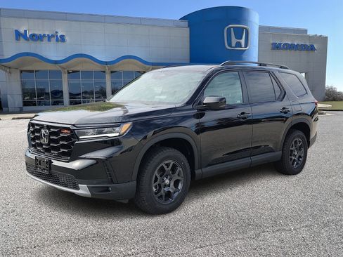 New 2025 Honda Pilot TrailSport image 2