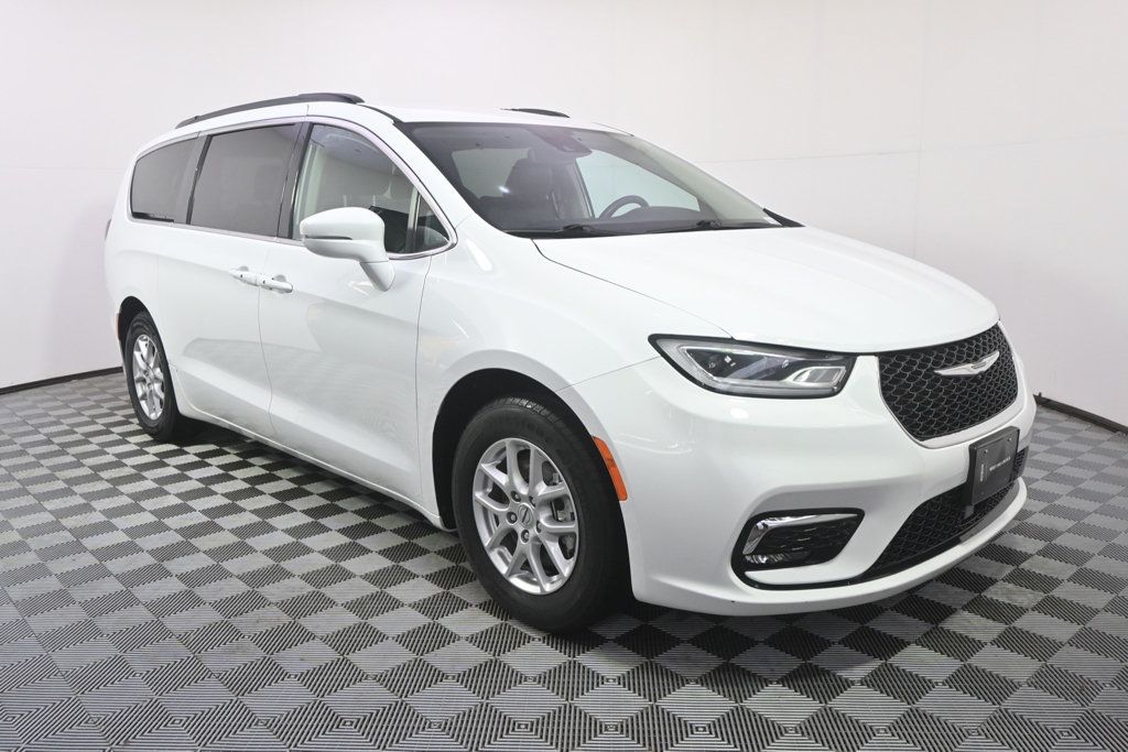 Used 2022 Chrysler Pacifica Touring-L FWD image 8