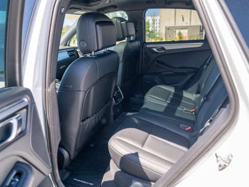 Certified 2026 Porsche Macan AWD/4WD image 23