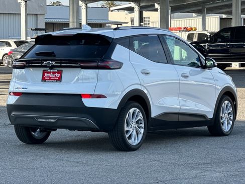 Used 2022 Chevrolet Bolt EUV LT w/ Comfort Package image 4