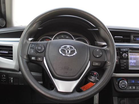 Used 2015 Toyota Corolla LE image 24