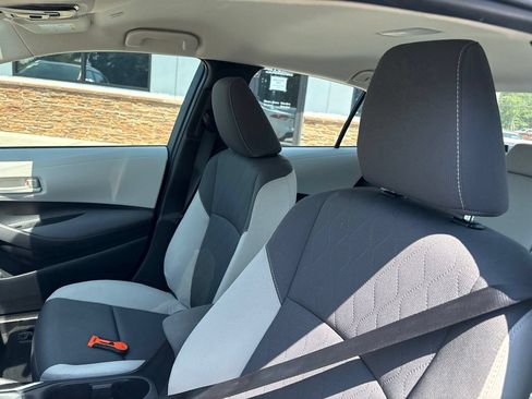 Used 2025 Toyota Corolla LE FWD image 3