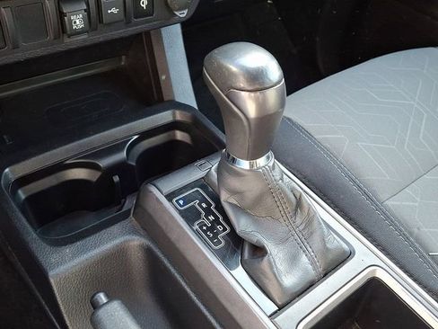 Used 2022 Toyota Tacoma TRD Off-Road image 17