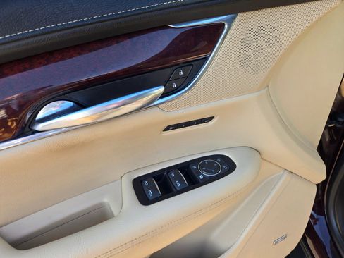 Used 2017 Cadillac XT5 Luxury image 38