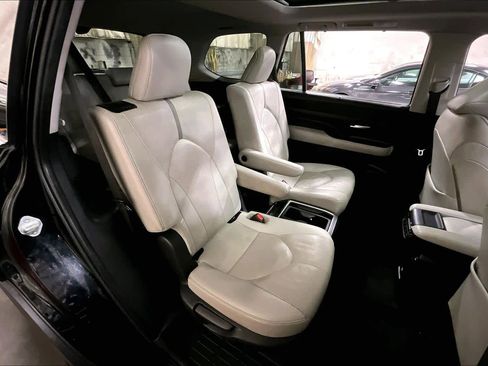 Used 2024 Toyota Grand Highlander Platinum image 19