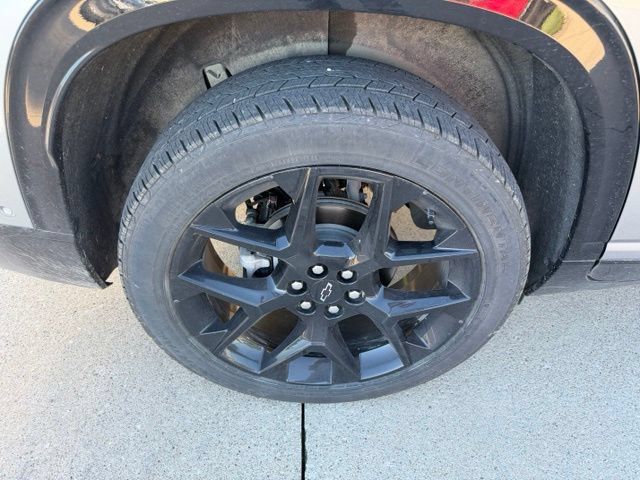 Used 2024 Chevrolet Traverse RS w/ LPO, Floor Liner Package AWD/4WD image 14