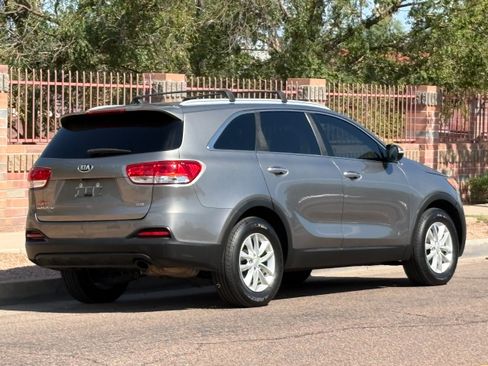 Used 2017 Kia Sorento FWD image 10