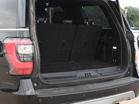 Used 2018 Ford Expedition Limited w/ Equipment Group 301A RWD image 21