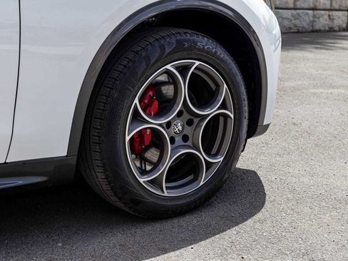 Used 2022 Alfa Romeo Stelvio Ti AWD/4WD image 9