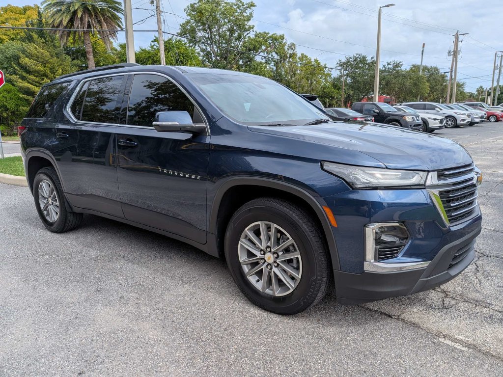Used 2023 Chevrolet Traverse LT FWD image 2