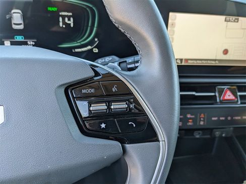 Certified 2024 Kia Niro EX Touring image 32