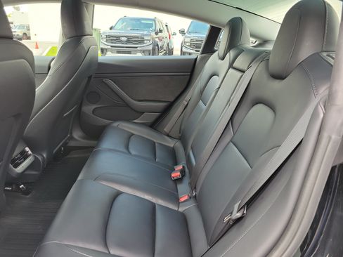 Used 2023 Tesla Model 3 Standard Range RWD image 9