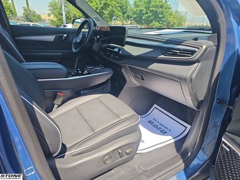 Certified 2025 Buick Enclave Preferred FWD image 30