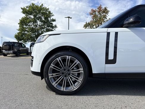 New 2025 Land Rover Range Rover SE image 9