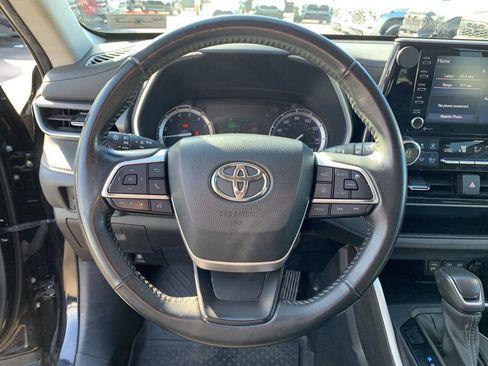Used 2022 Toyota Highlander XLE image 25