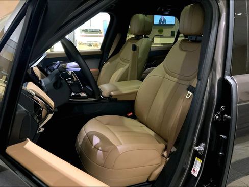 Used 2025 Land Rover Range Rover Sport SE image 7
