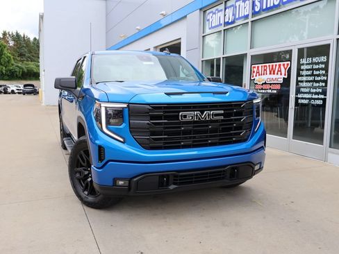 Used 2022 GMC Sierra 1500 Elevation w/ LPO, Elevation Black Package AWD/4WD image 44
