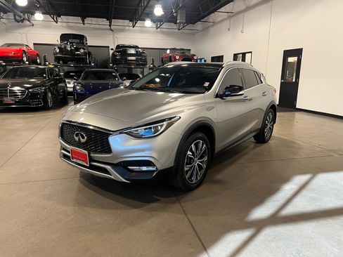Used 2018 INFINITI QX30 Premium w/ Navigation Package image 7