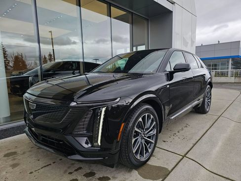Used 2026 Cadillac Lyriq Premium Sport AWD/4WD image 3