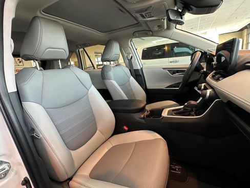 New 2025 Toyota RAV4 Limited image 10