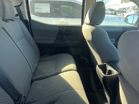 Used 2022 Toyota Tacoma SR w/ SR Convenience Package image 7
