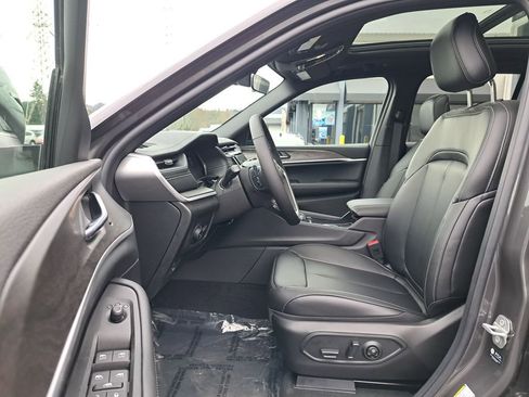New 2025 Jeep Grand Cherokee Limited w/ MOPAR Finishing Package AWD/4WD image 10