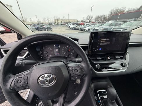 Used 2025 Toyota Corolla LE image 33