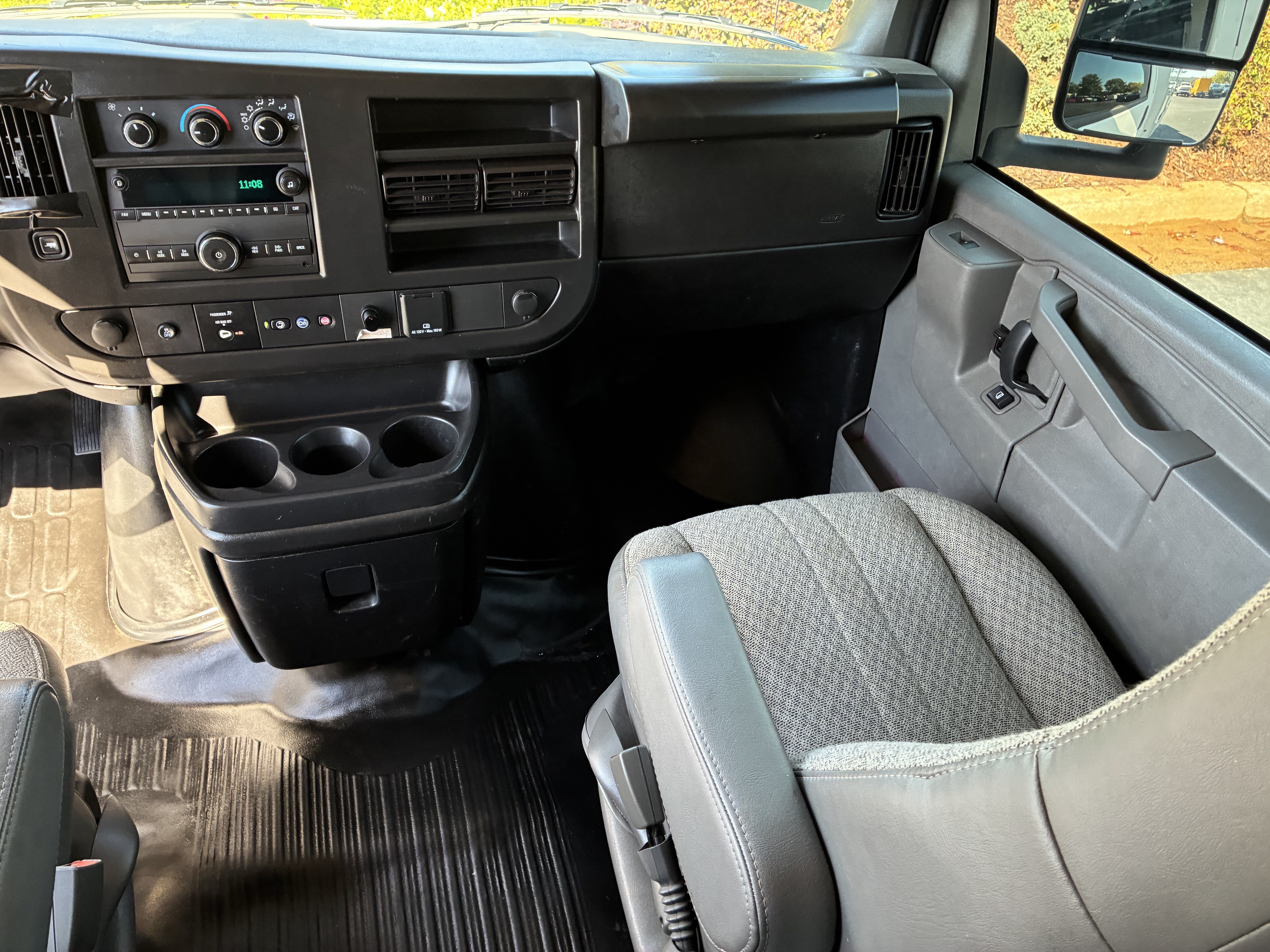 Used 2023 Chevrolet Express 3500 w/ Power Convenience Package RWD image 18