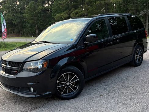 Used 2019 Dodge Grand Caravan GT FWD image 2