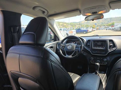 Used 2020 Jeep Cherokee Latitude Plus w/ Cold Weather Group FWD image 9